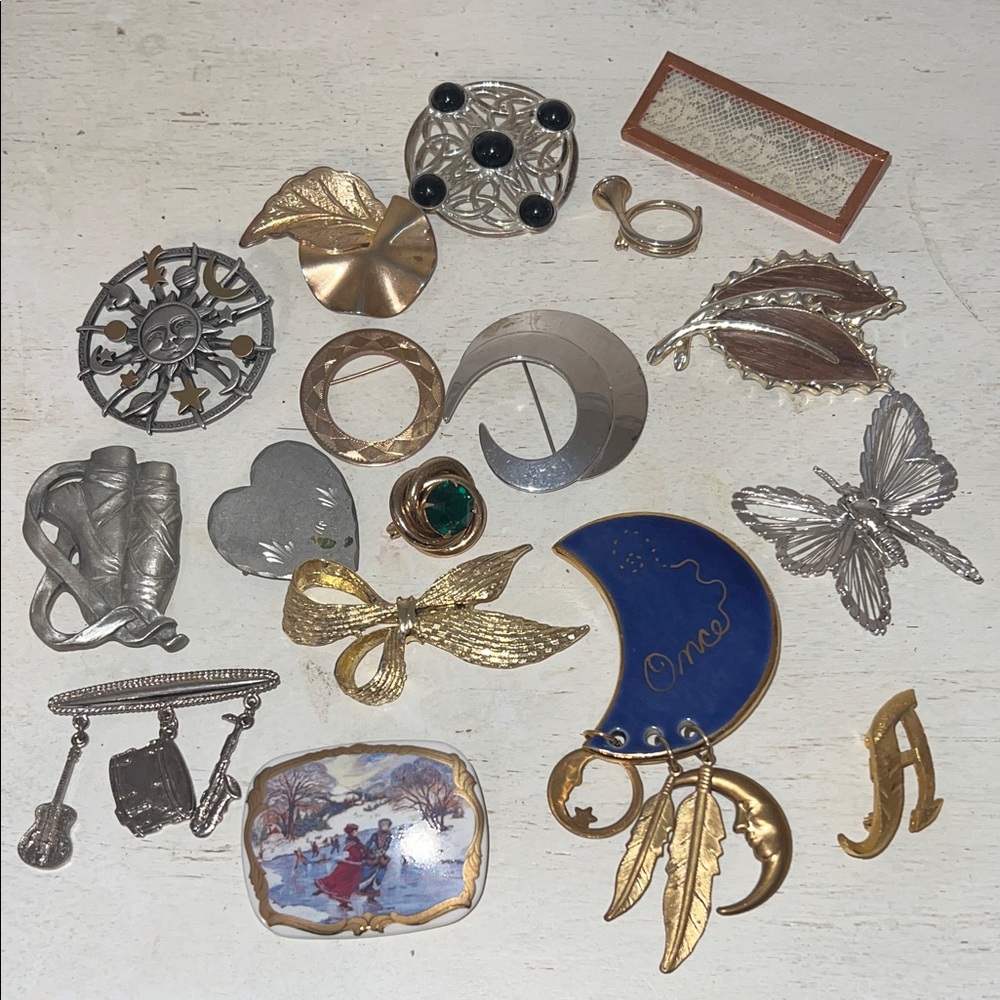 Lot Sarah Coventry & unmarked Vintage brooches